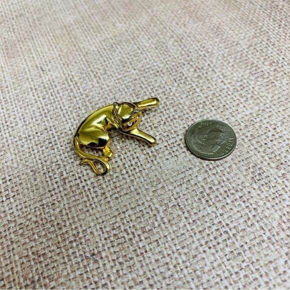 Gold Cat with Crystal Eyes Brooch - Picture 2 of 3
